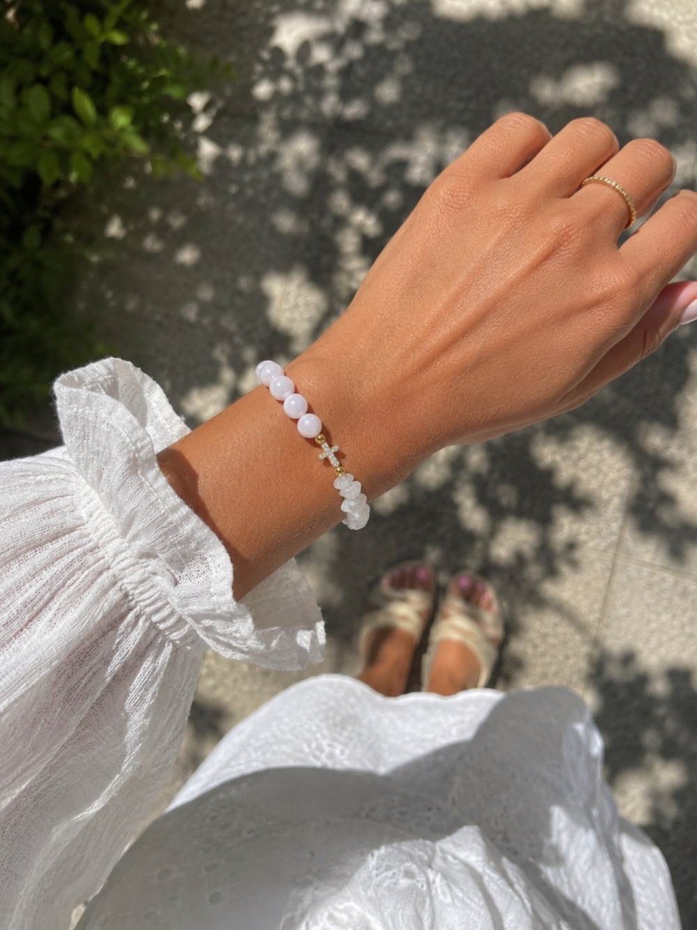 {Handmade} Delicate White & Pink Beaded Cross Bracelet